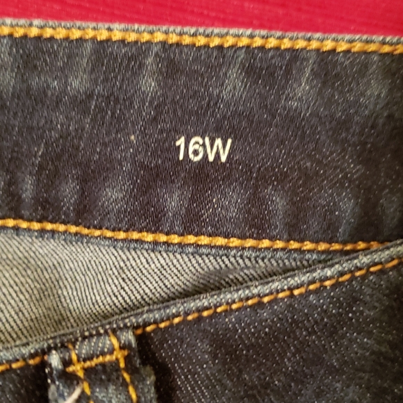 St. John's Bay Denim Stretch Capris - Picture 4 of 7